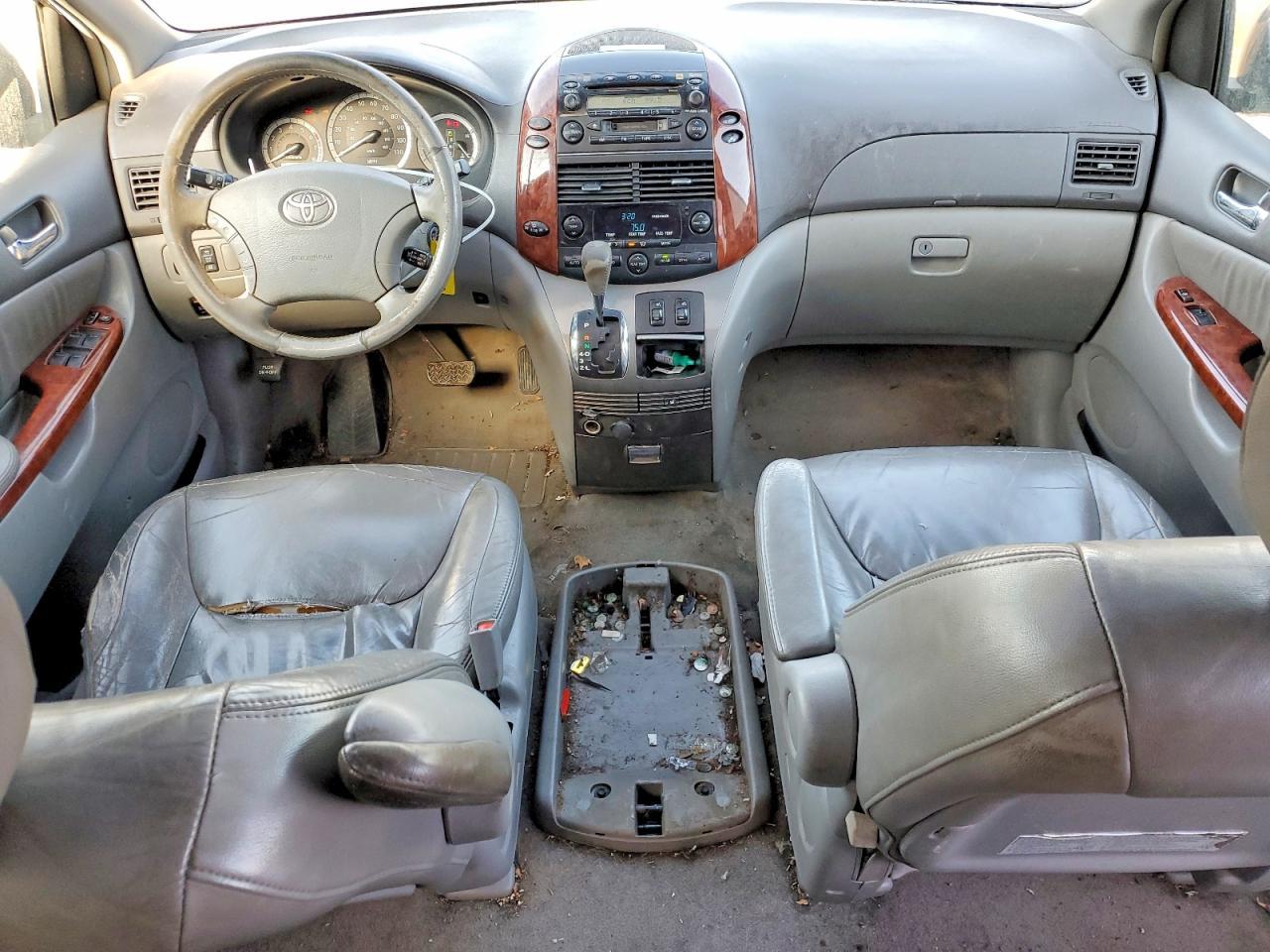 2004 TOYOTA SIENNA
