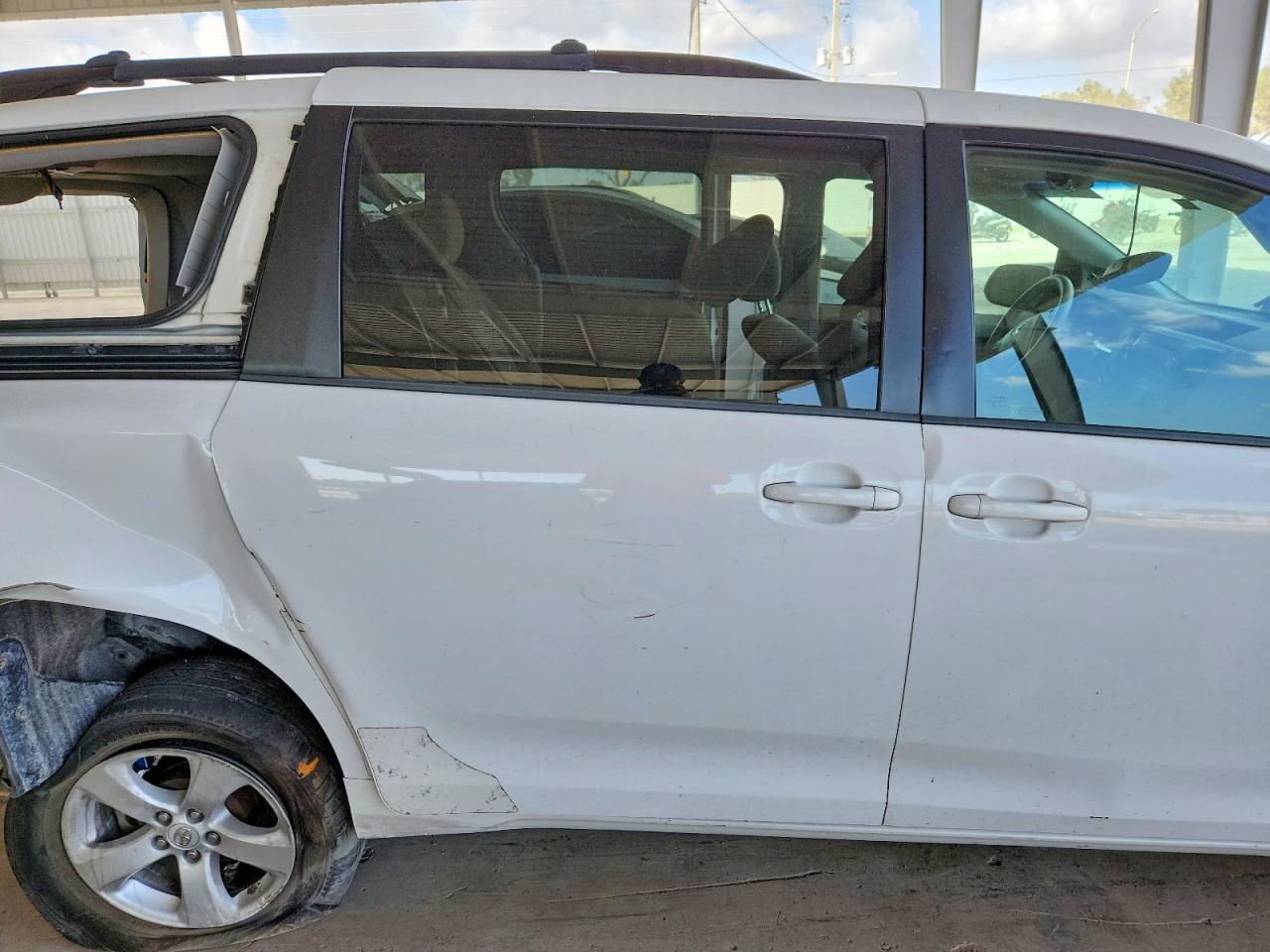 2012 TOYOTA SIENNA