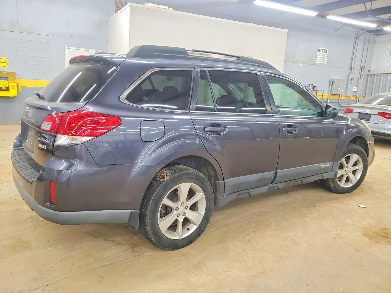 2013 SUBARU Outback