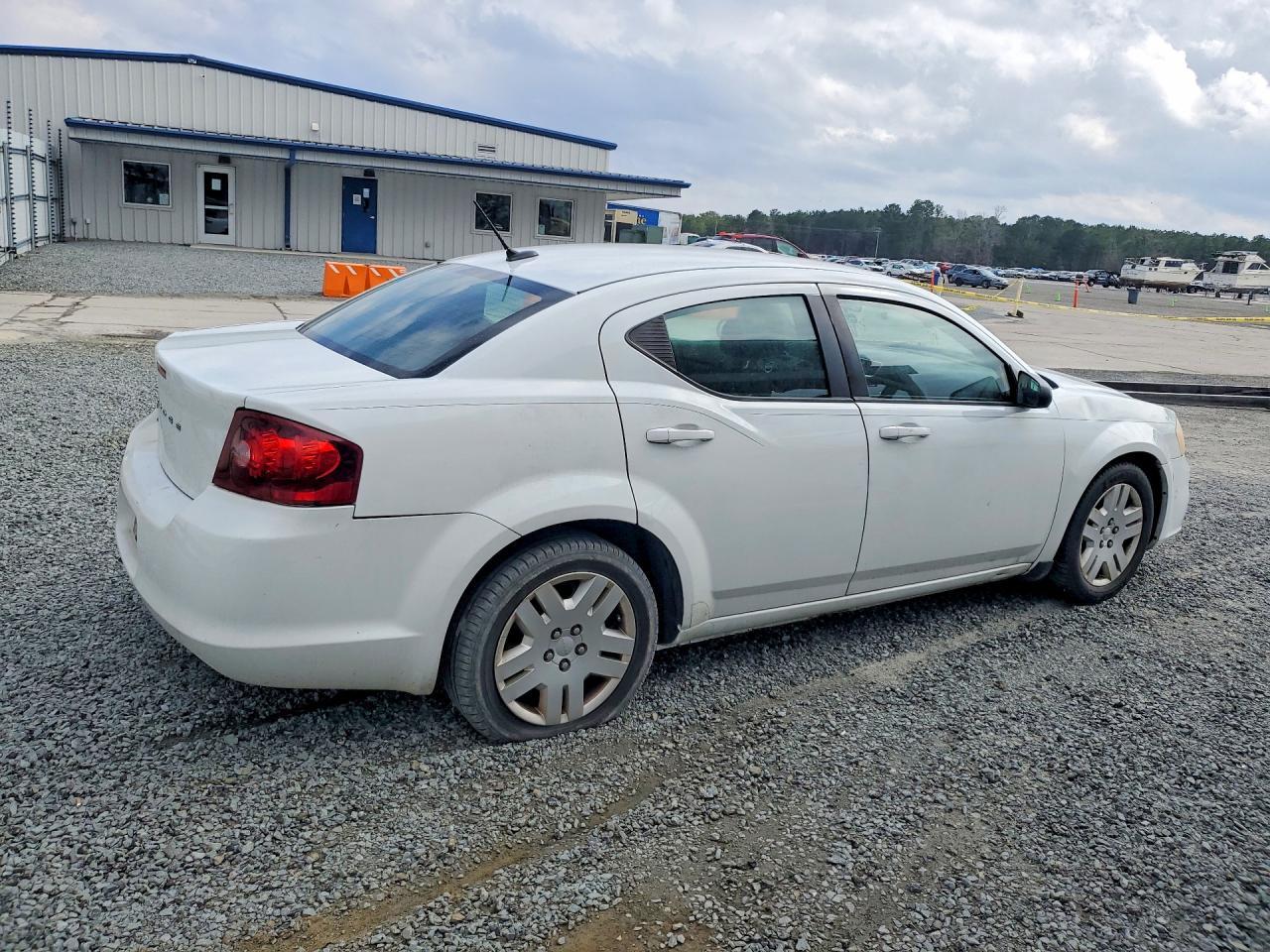 2013 DODGE Avenger