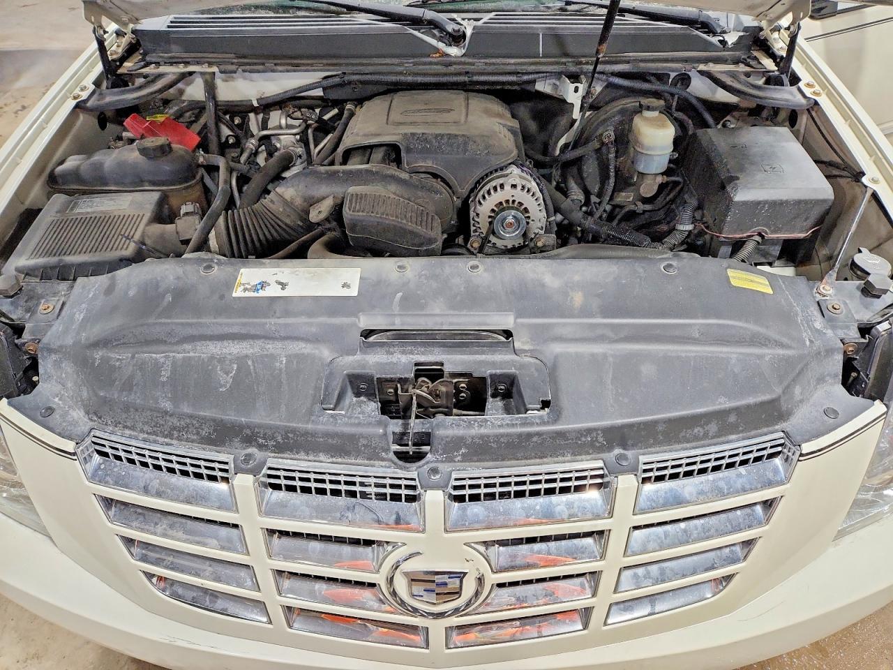 2010 CADILLAC ESCALADE