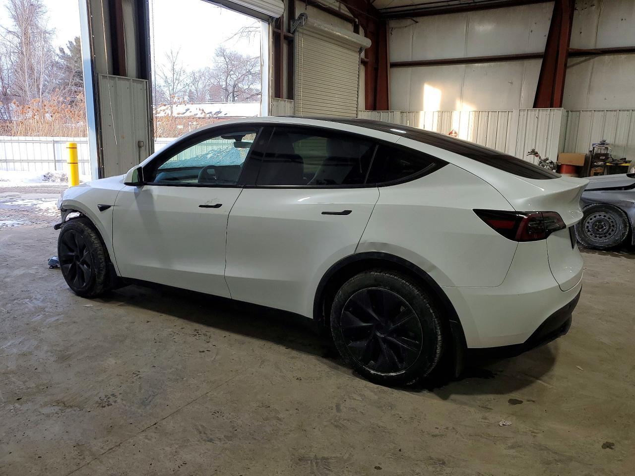2025 TESLA MODEL Y