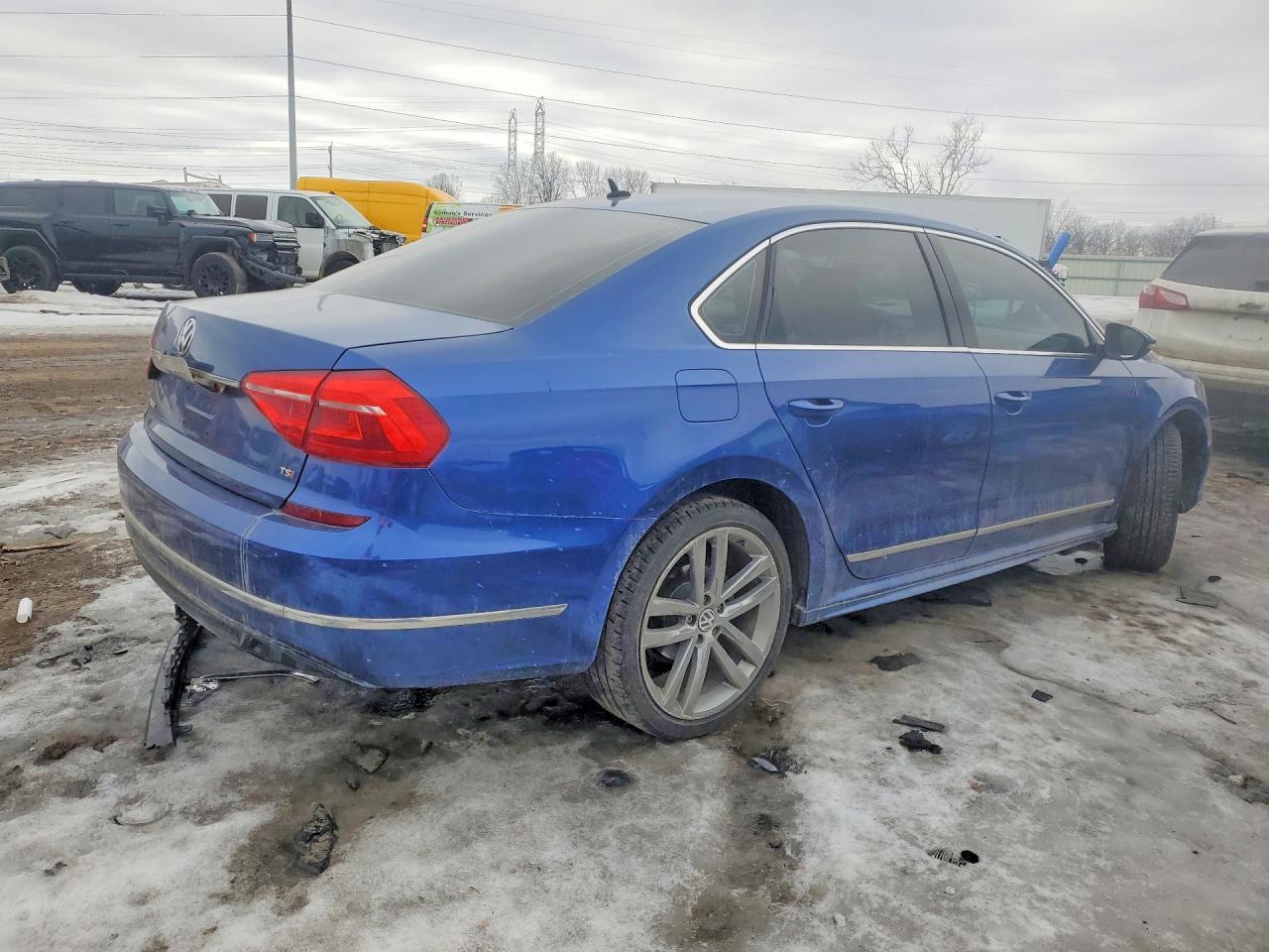 2016 VOLKSWAGEN Passat