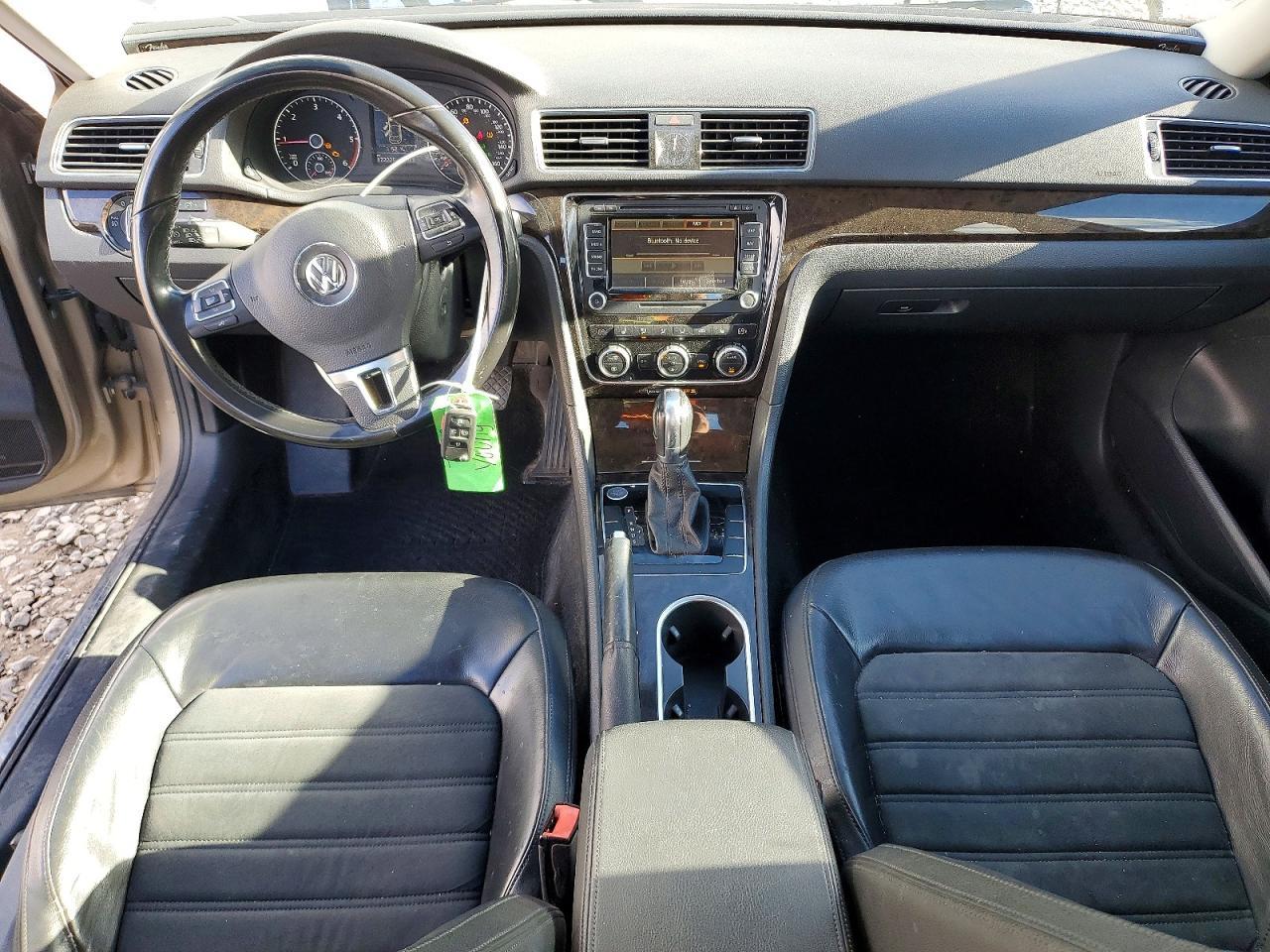 2015 VOLKSWAGEN Passat