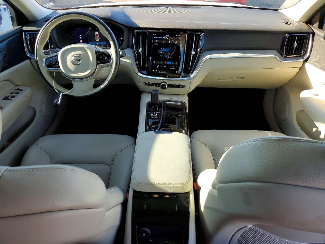 2024 VOLVO S60