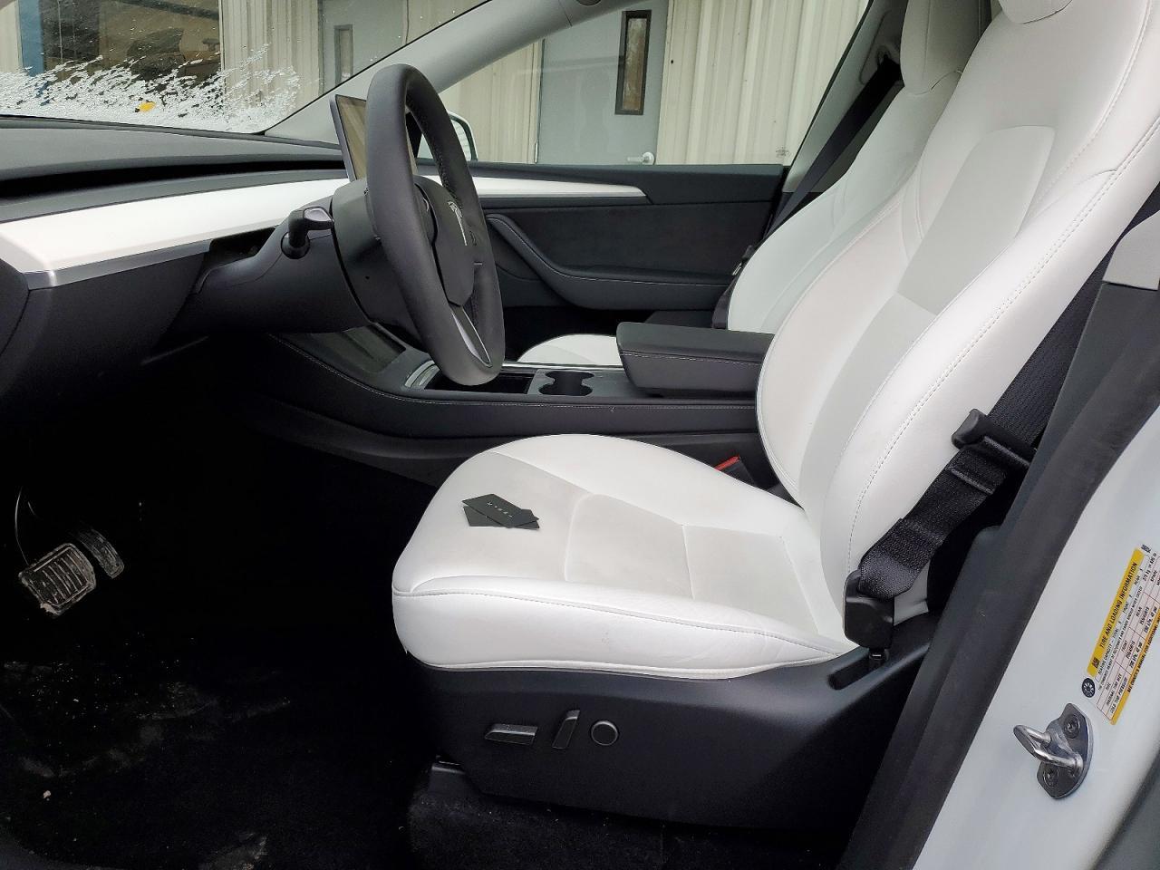 2025 TESLA MODEL Y