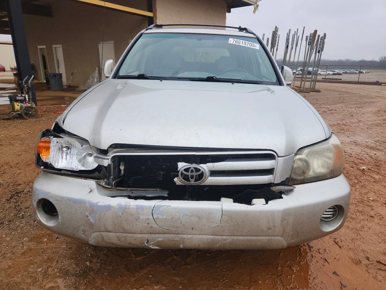 2004 TOYOTA HIGHLANDER