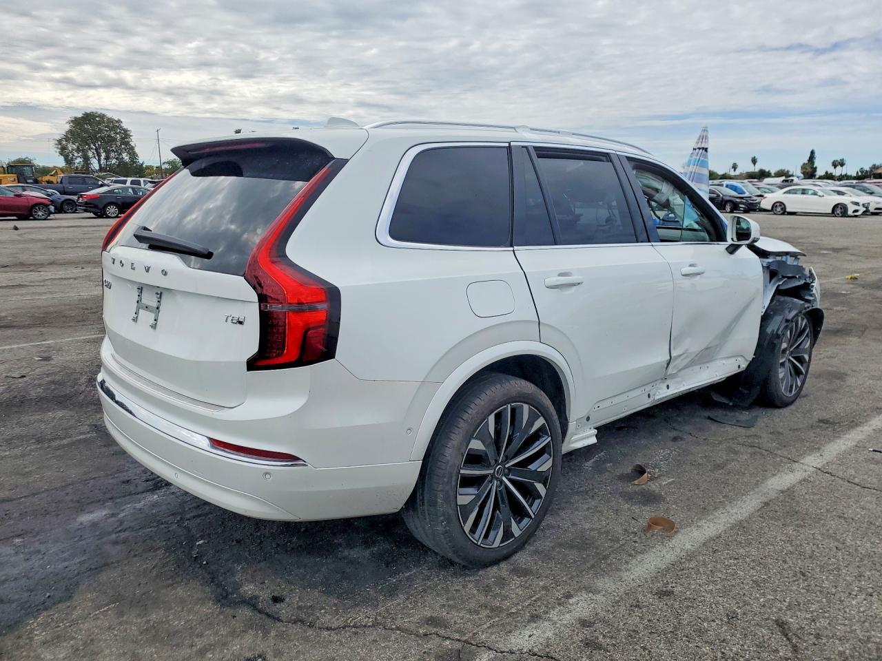 2025 VOLVO XC90