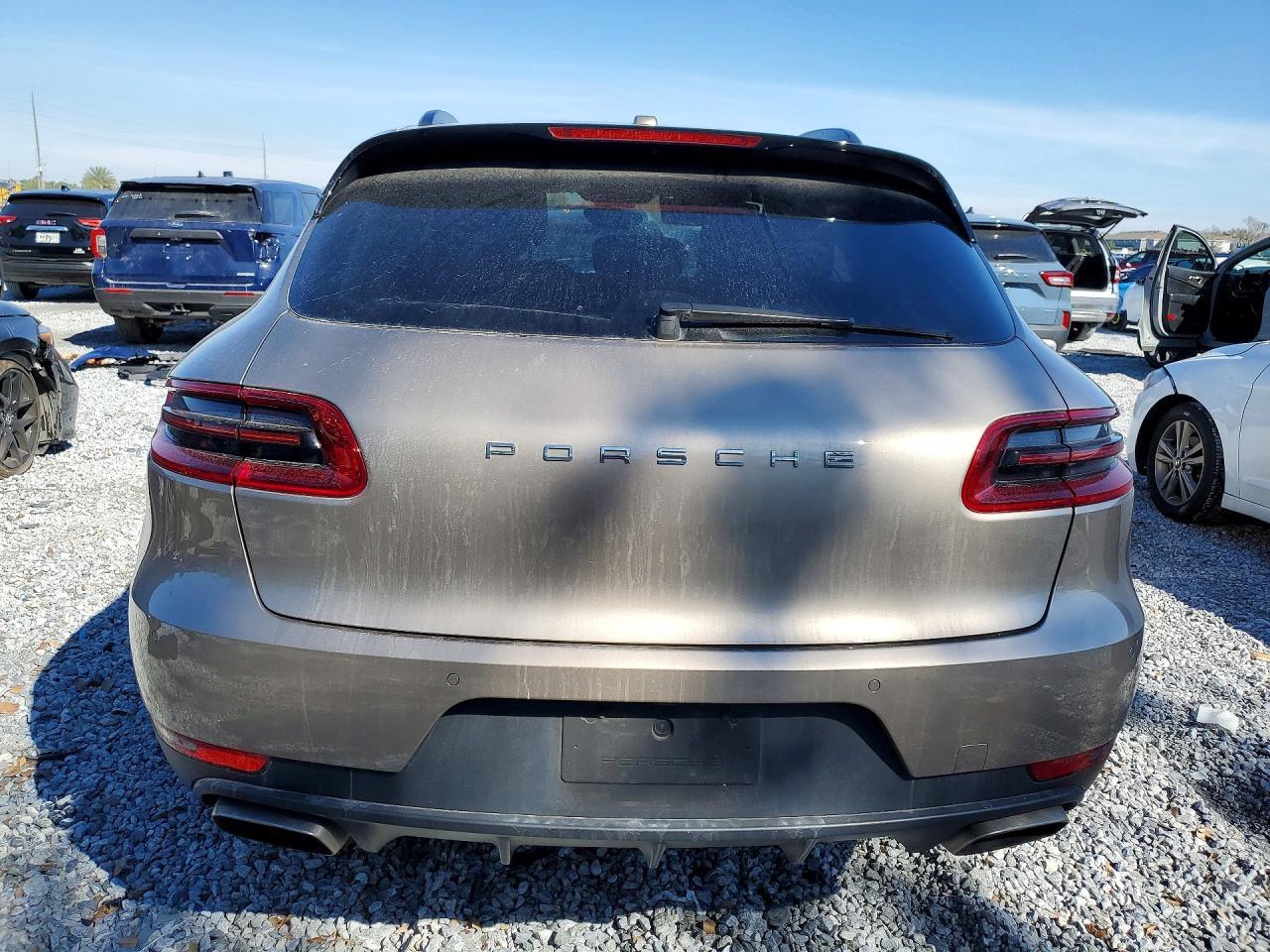2017 PORSCHE Macan