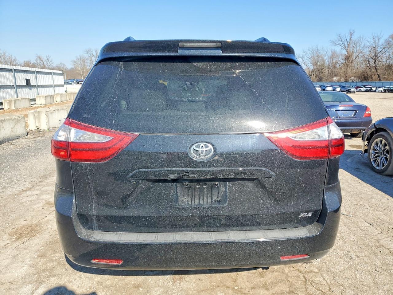 2017 TOYOTA SIENNA