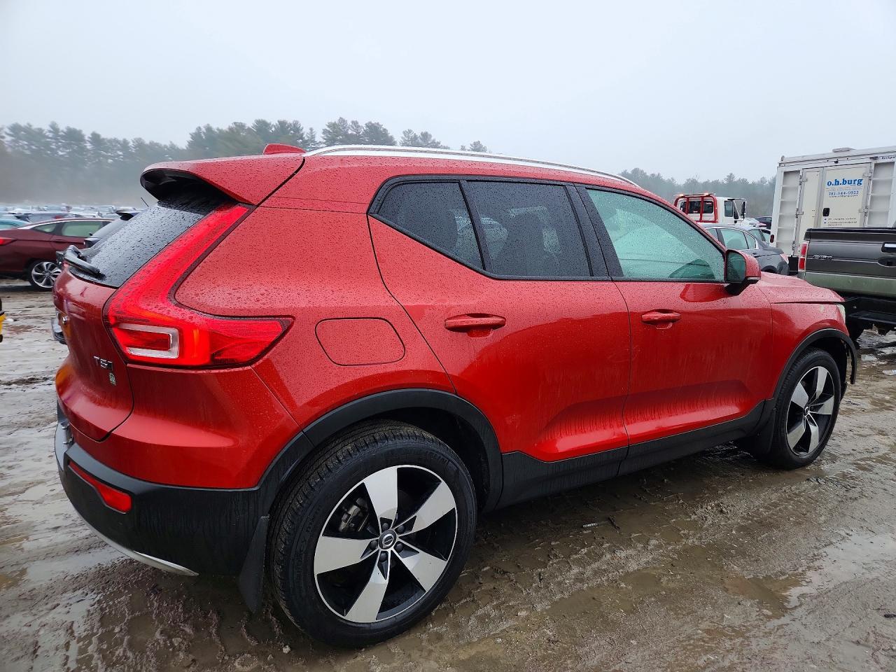 2020 VOLVO XC40