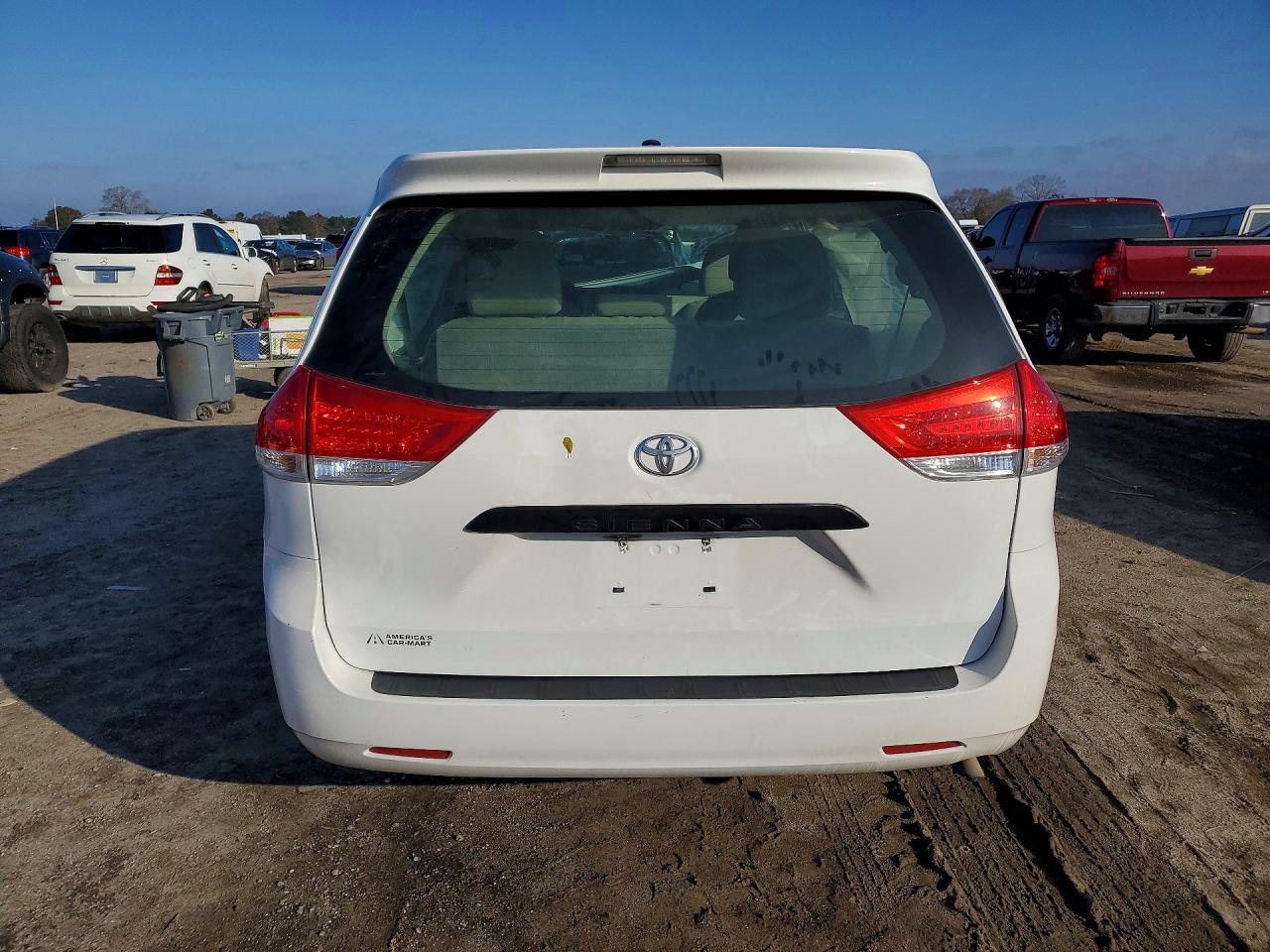 2013 TOYOTA SIENNA