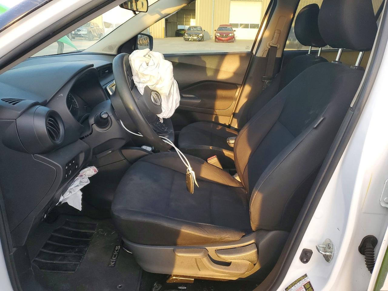 2023 NISSAN KICKS