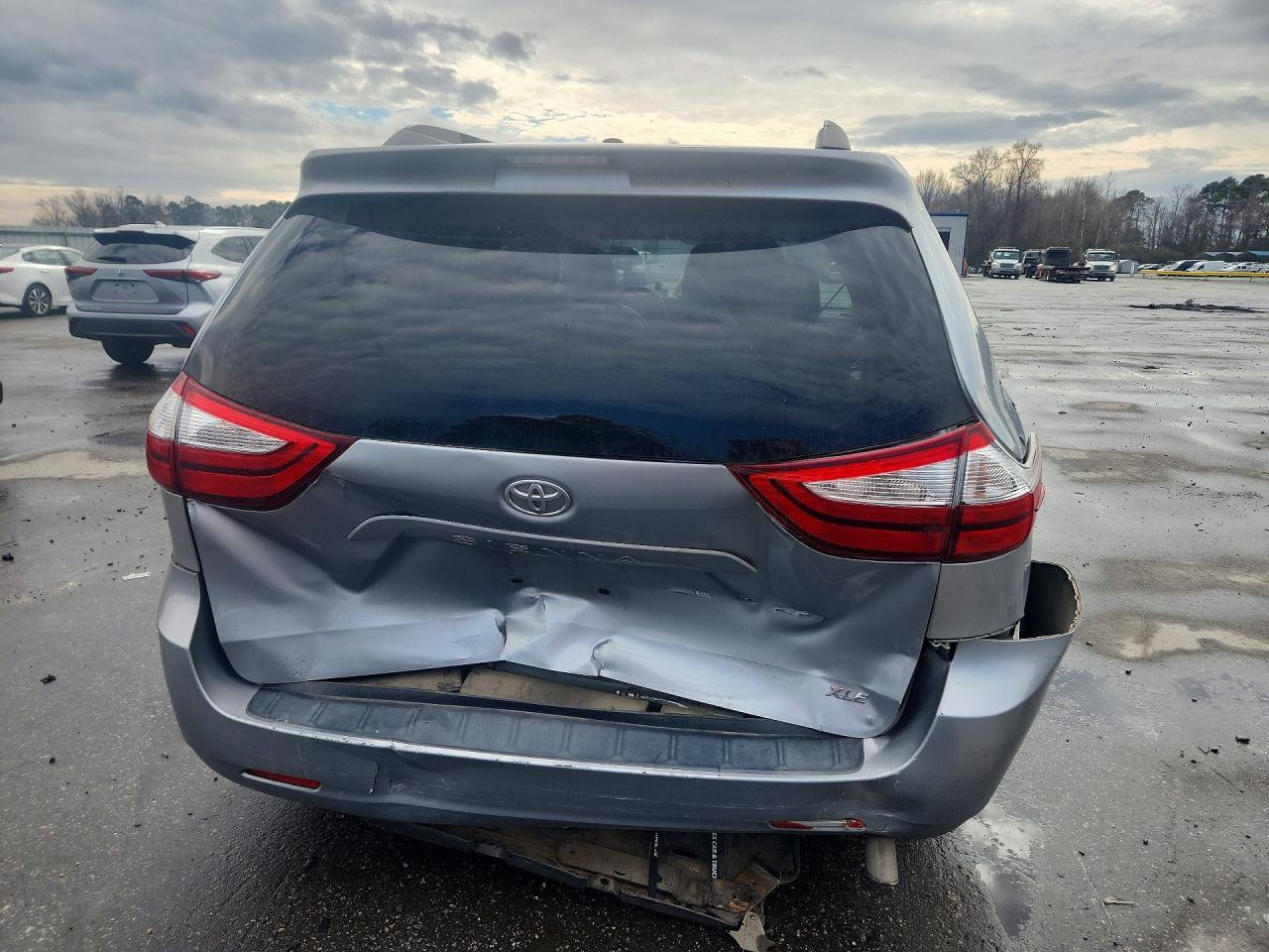 2015 TOYOTA SIENNA