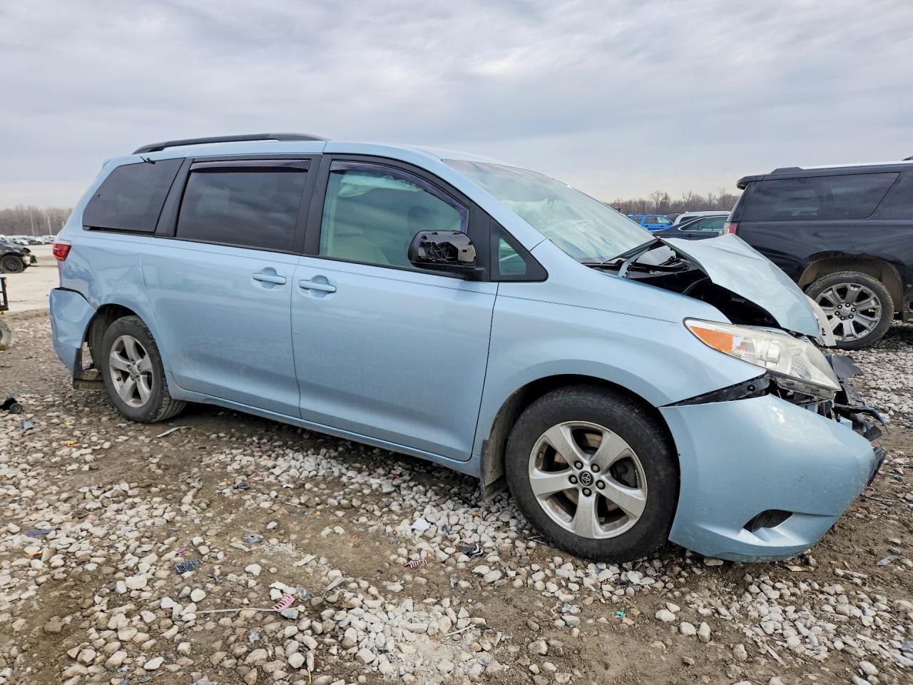 2016 TOYOTA SIENNA