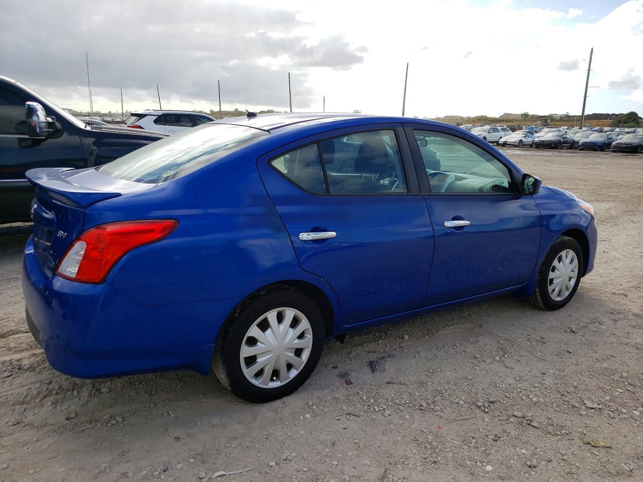 2015 NISSAN VERSA