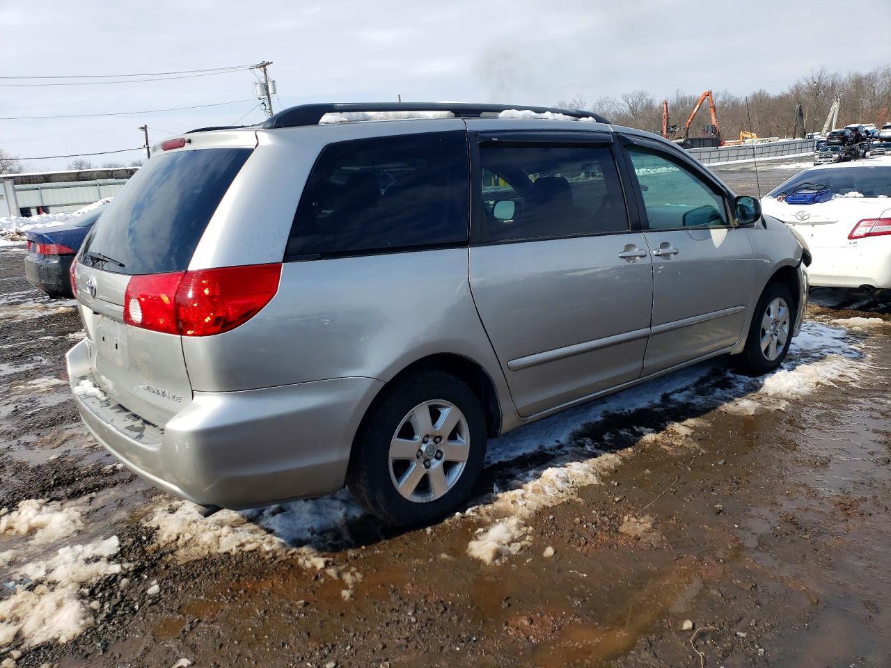 2010 TOYOTA SIENNA