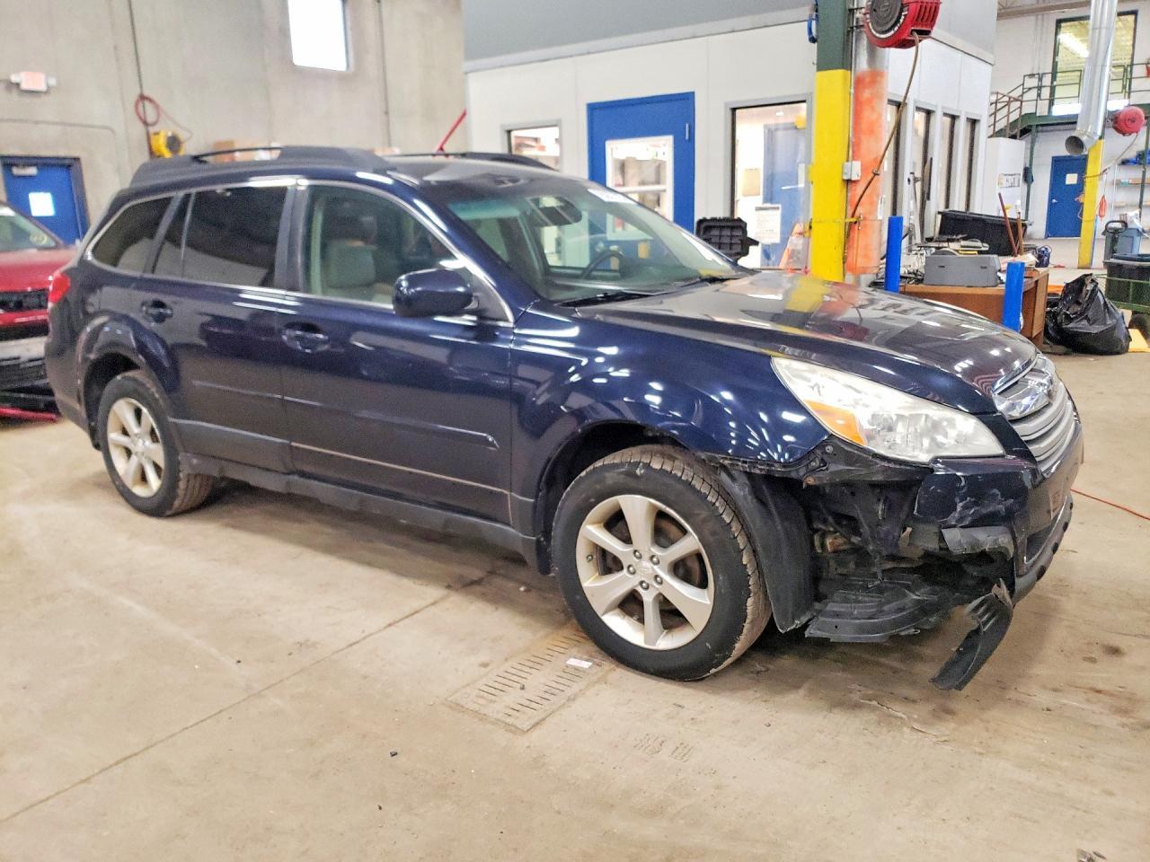 2013 SUBARU Outback