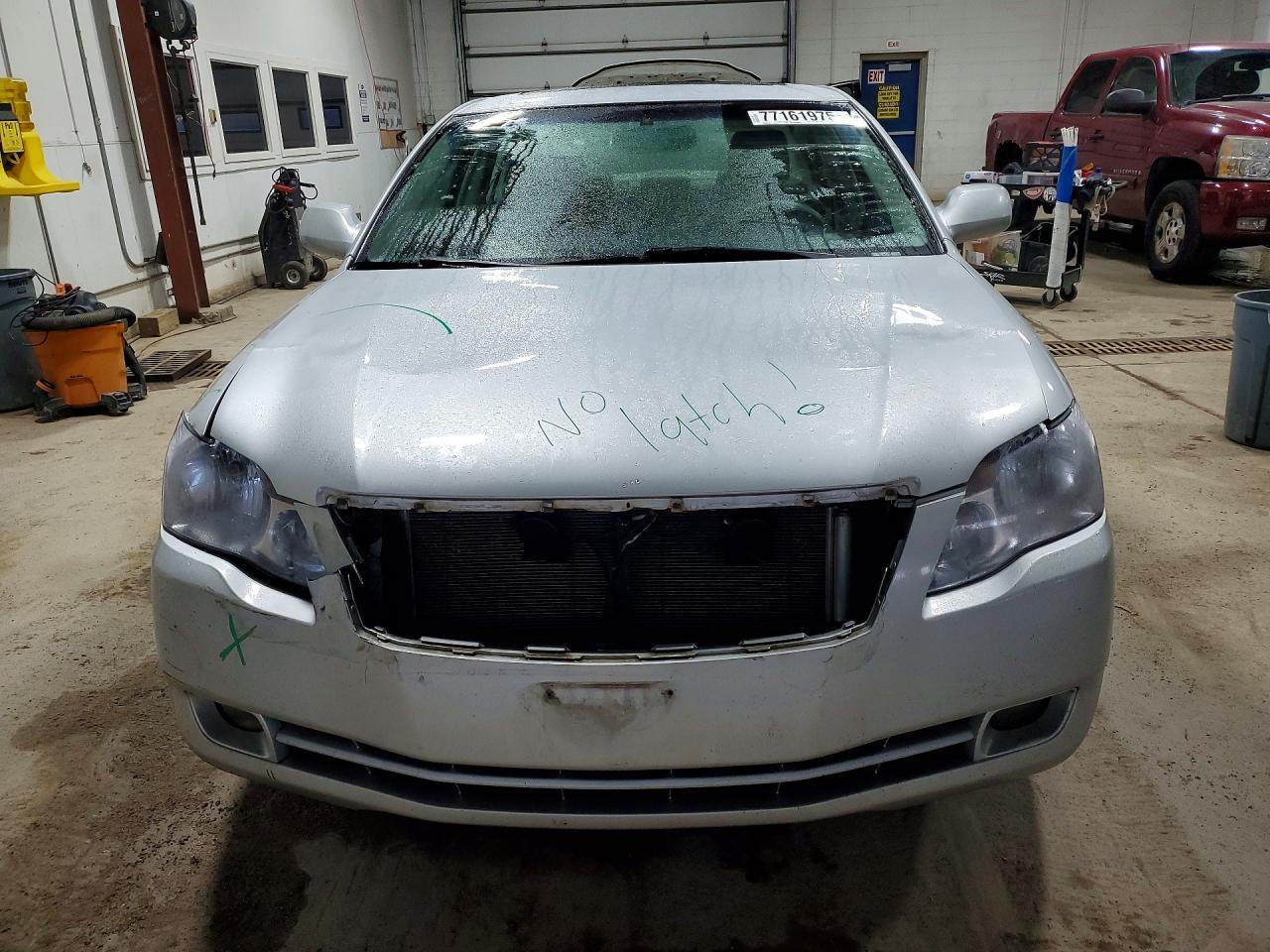 2005 TOYOTA Avalon