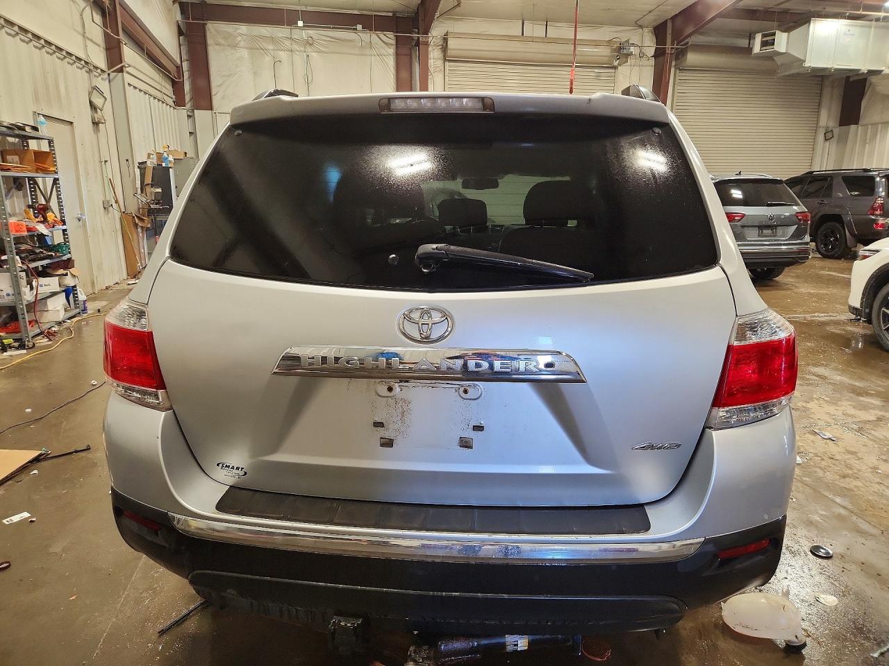 2011 TOYOTA HIGHLANDER