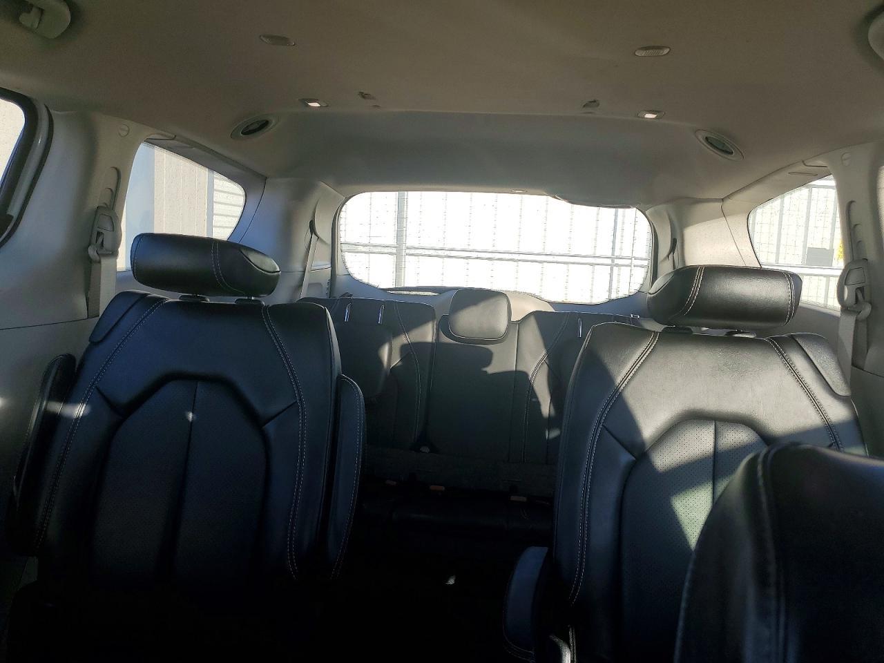 2020 CHRYSLER Voyager