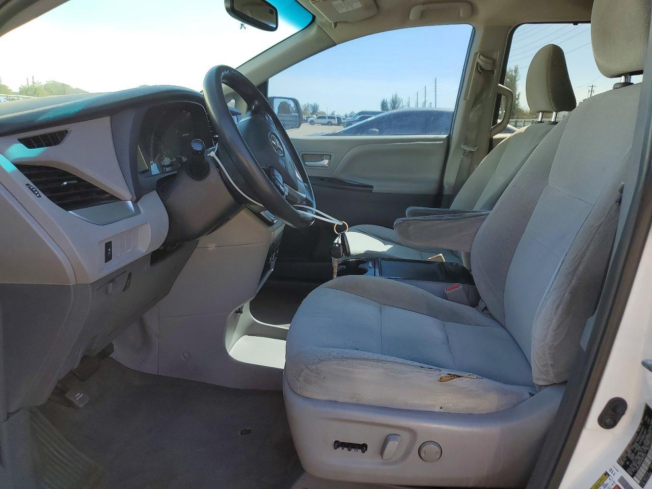 2017 TOYOTA SIENNA