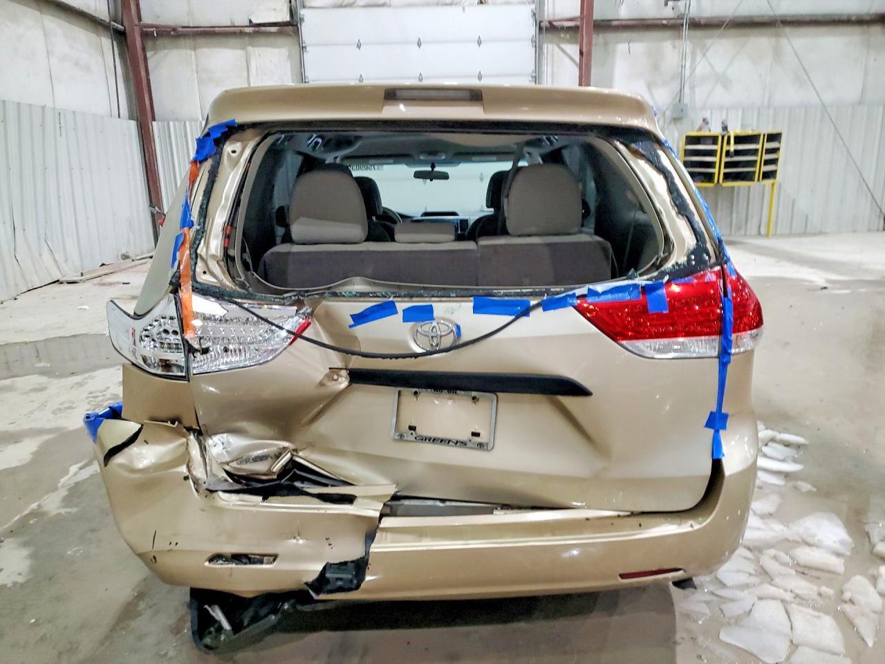 2013 TOYOTA SIENNA