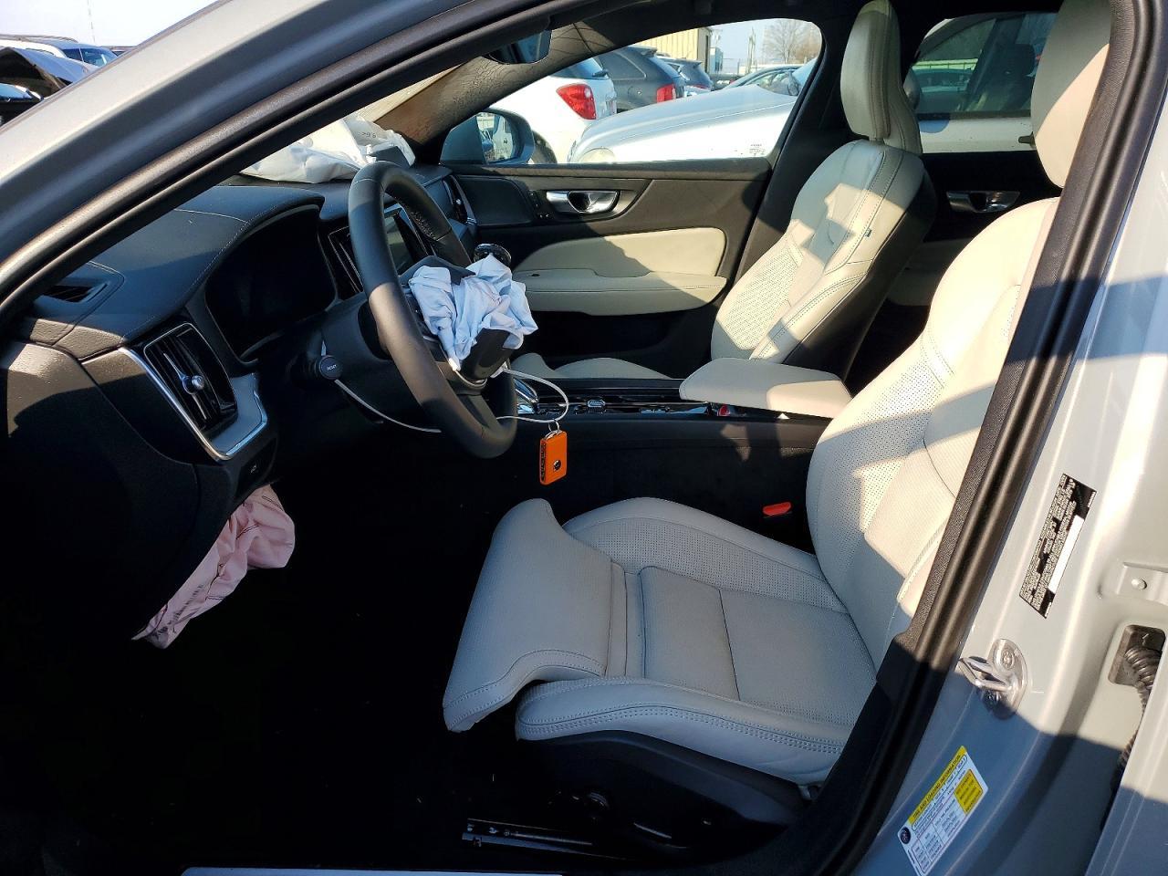 2025 Volv V60