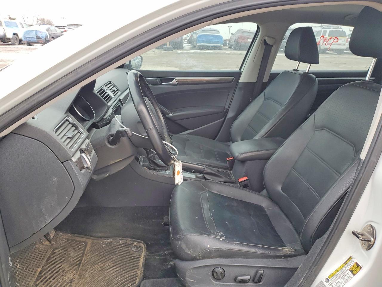 2016 VOLKSWAGEN Passat