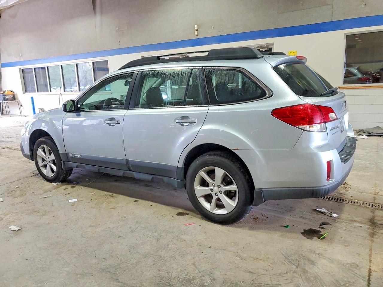 2014 SUBARU Outback