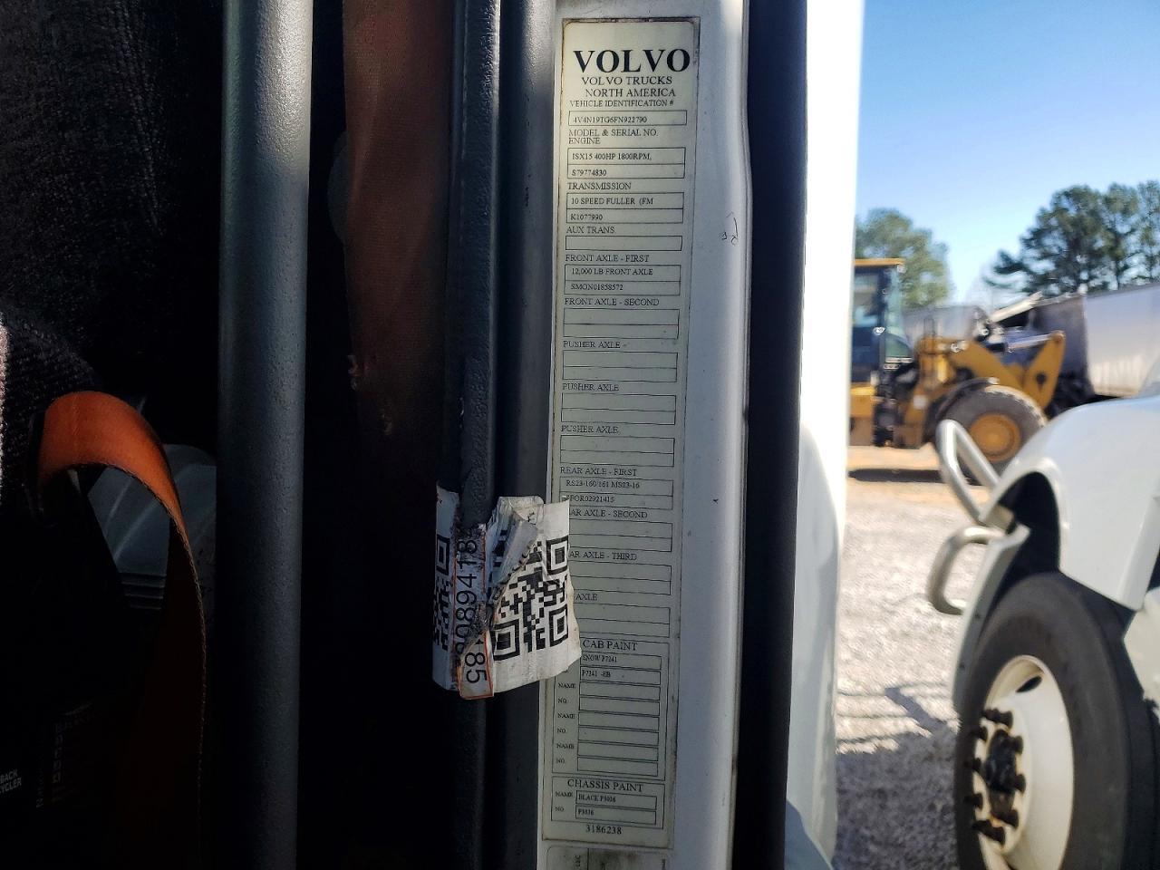 2015 VOLVO VNL