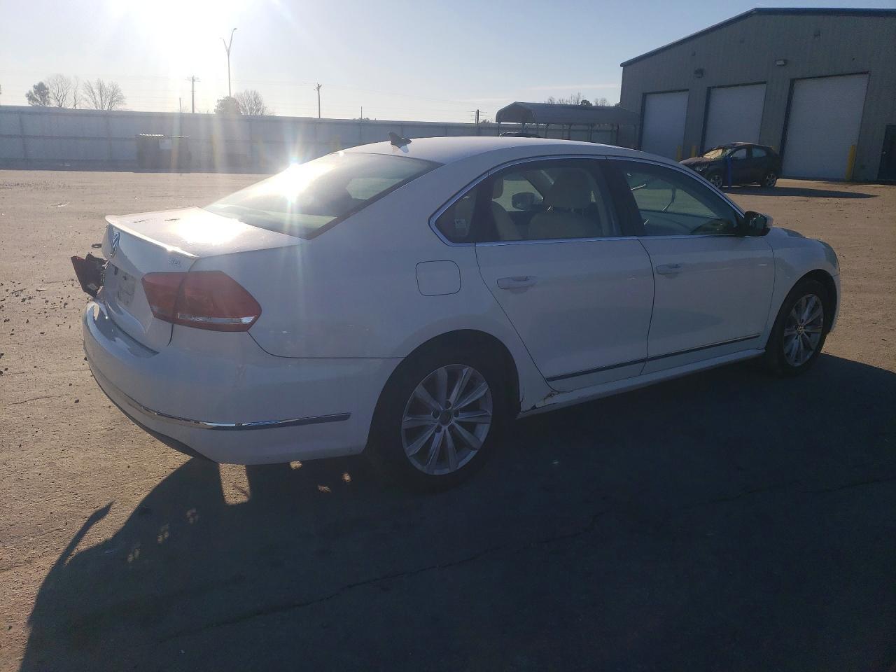 2013 VOLKSWAGEN Passat