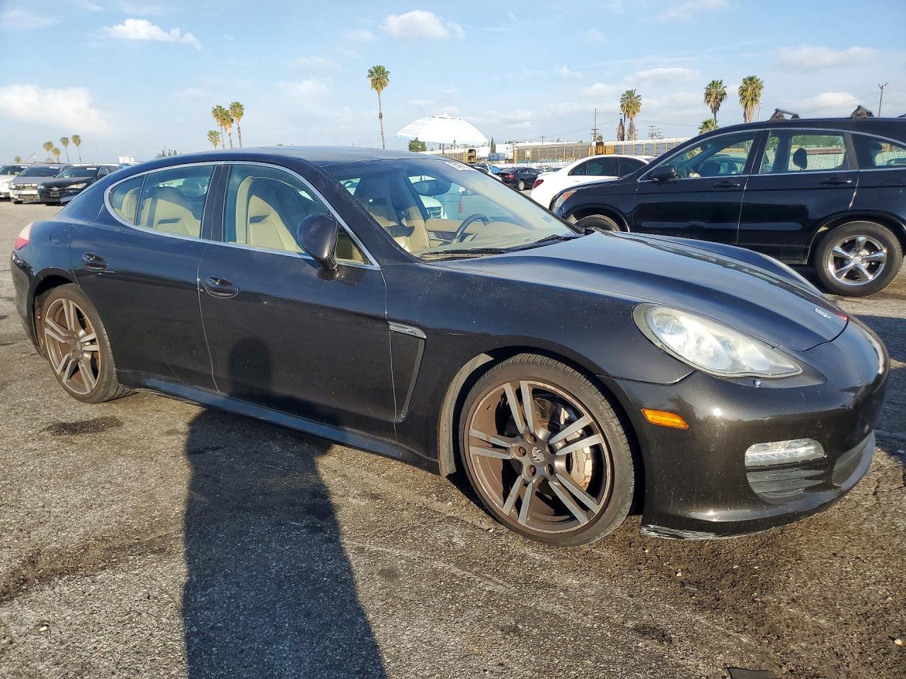 2011 PORSCHE Panamera