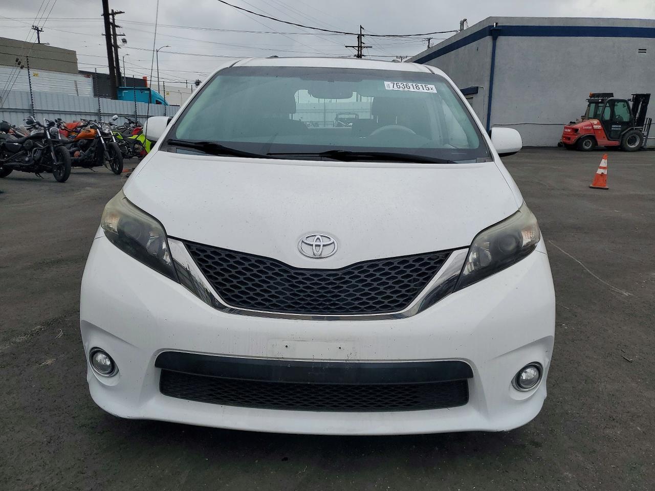2014 TOYOTA SIENNA