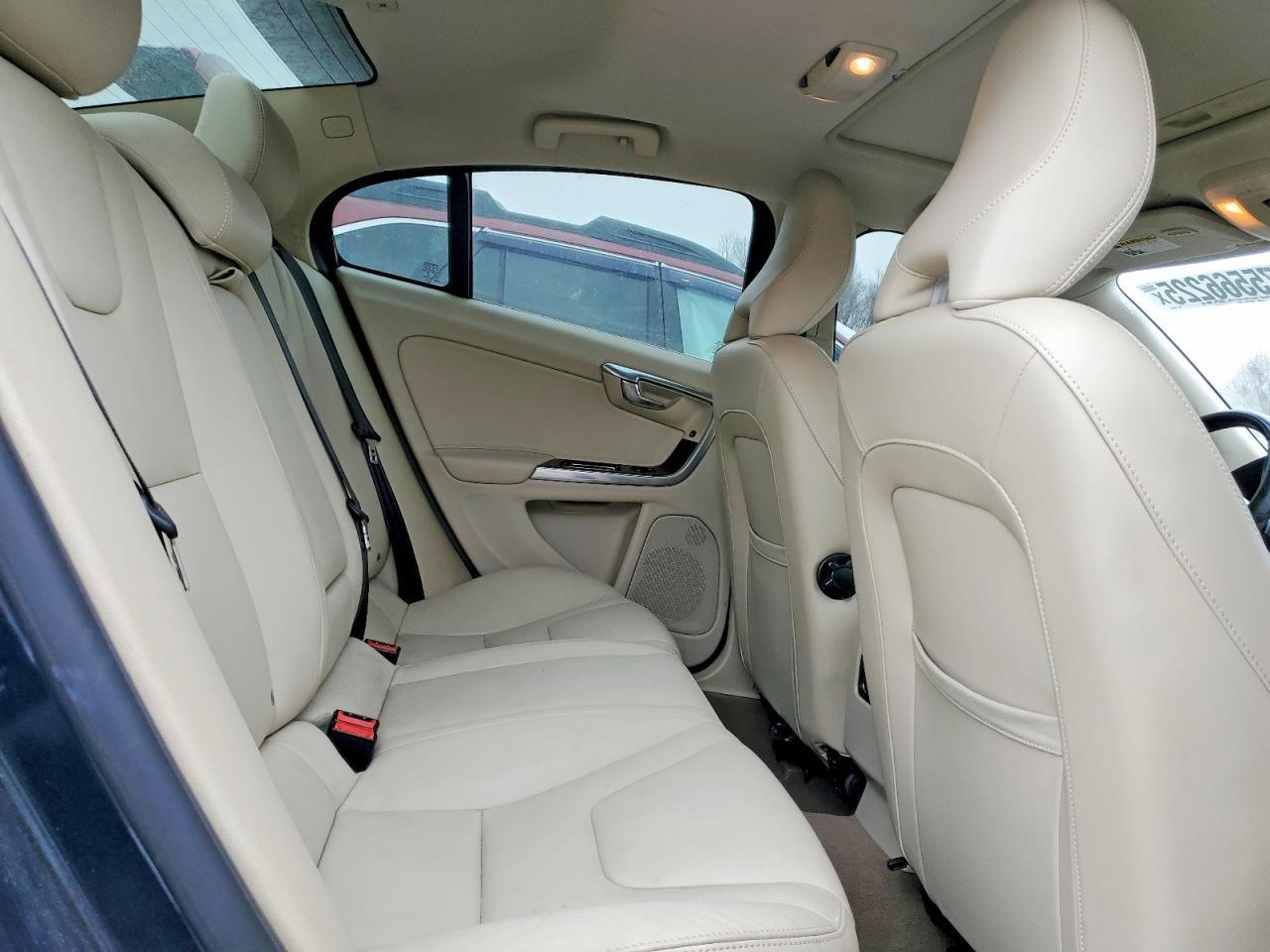 2015 VOLVO S60