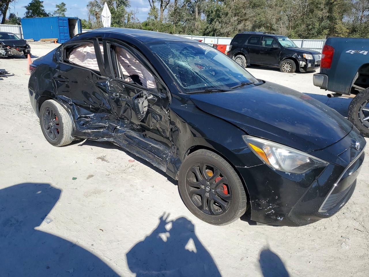 2017 TOYOTA YARIS