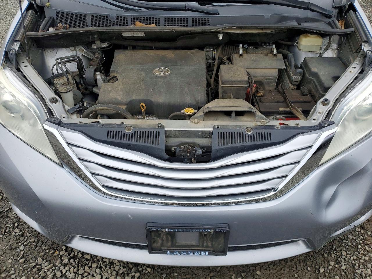 2016 TOYOTA SIENNA