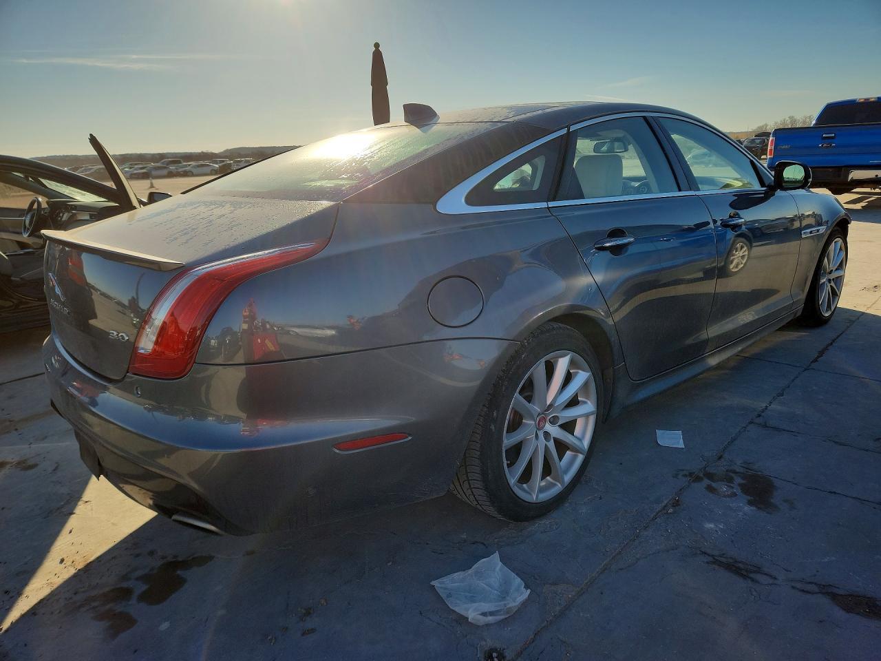 2016 JAGUAR Xj-Series