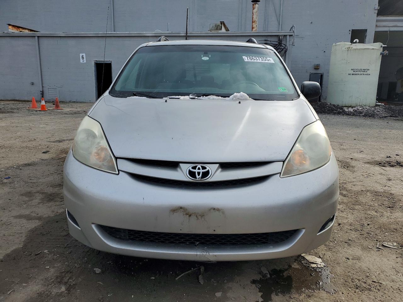 2010 TOYOTA SIENNA