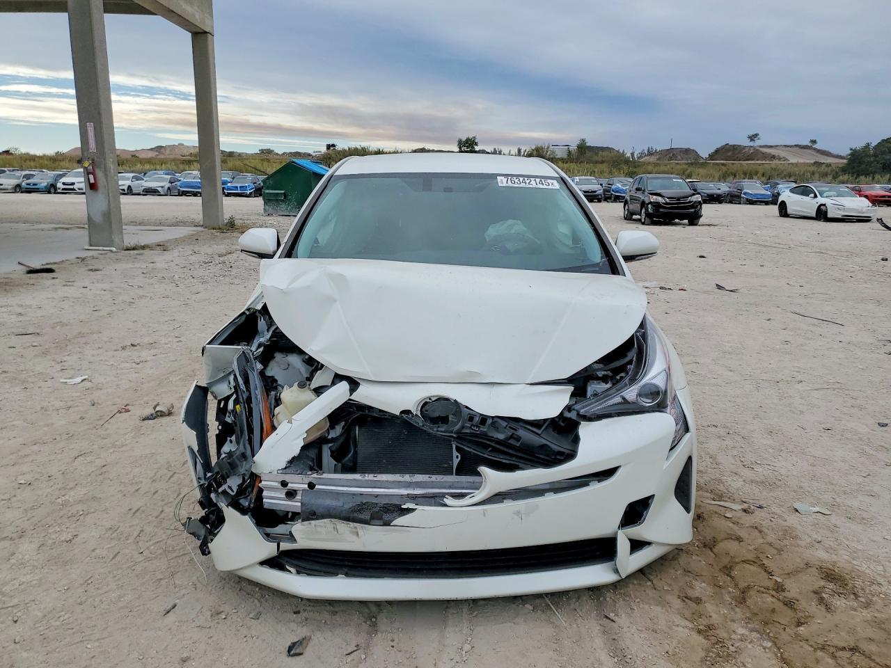 2016 TOYOTA PRIUS