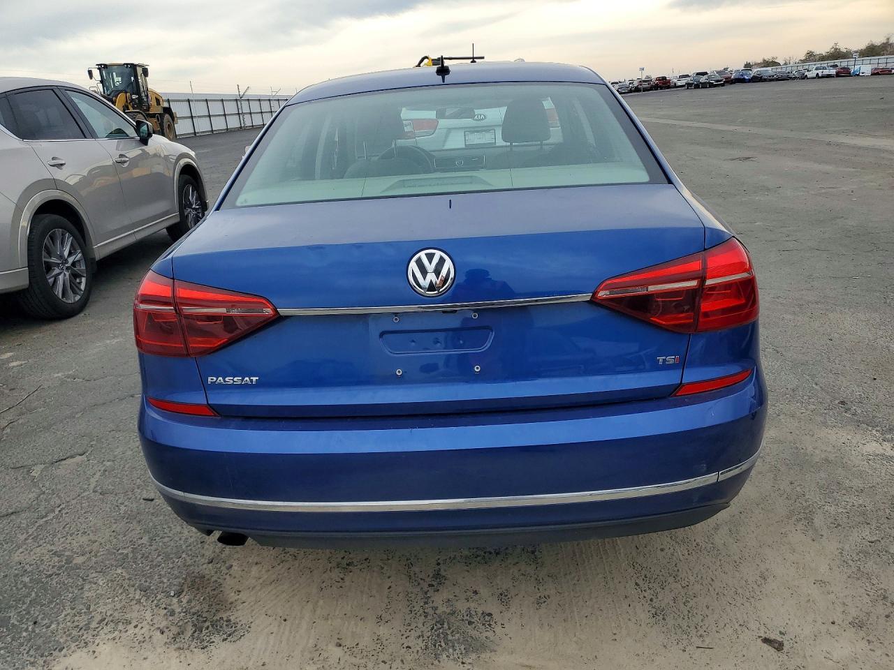 2017 VOLKSWAGEN Passat