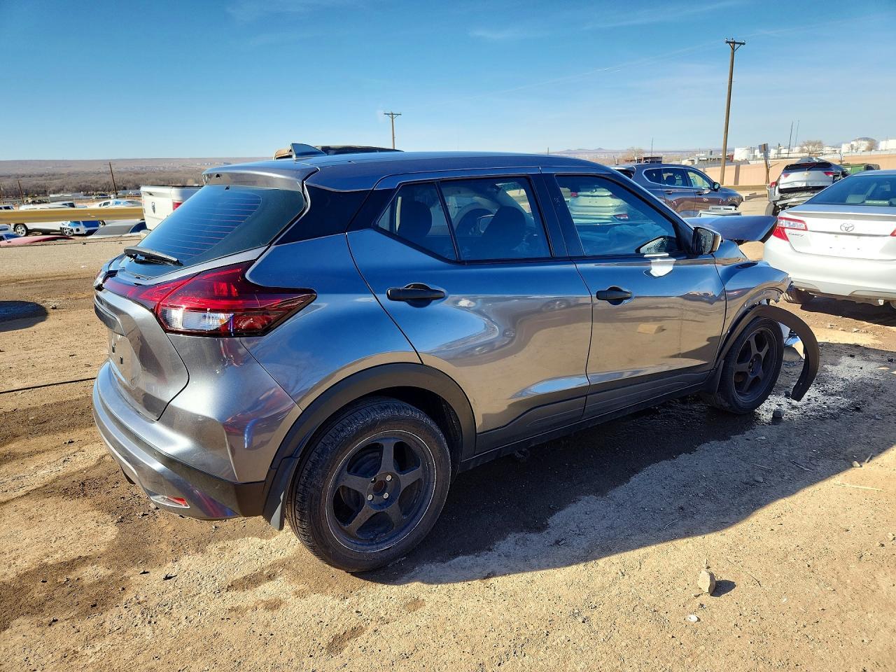 2023 NISSAN KICKS