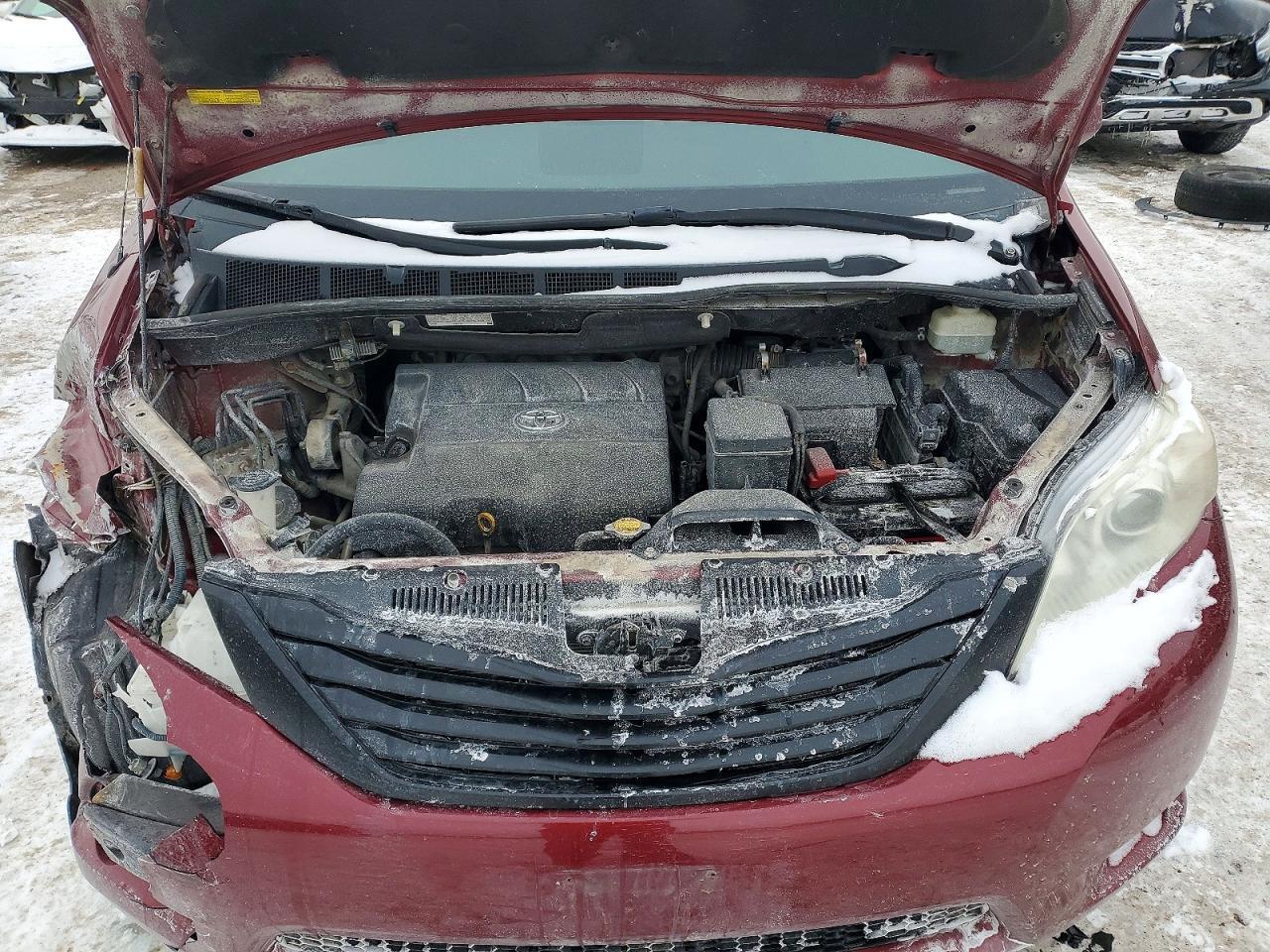 2012 TOYOTA SIENNA