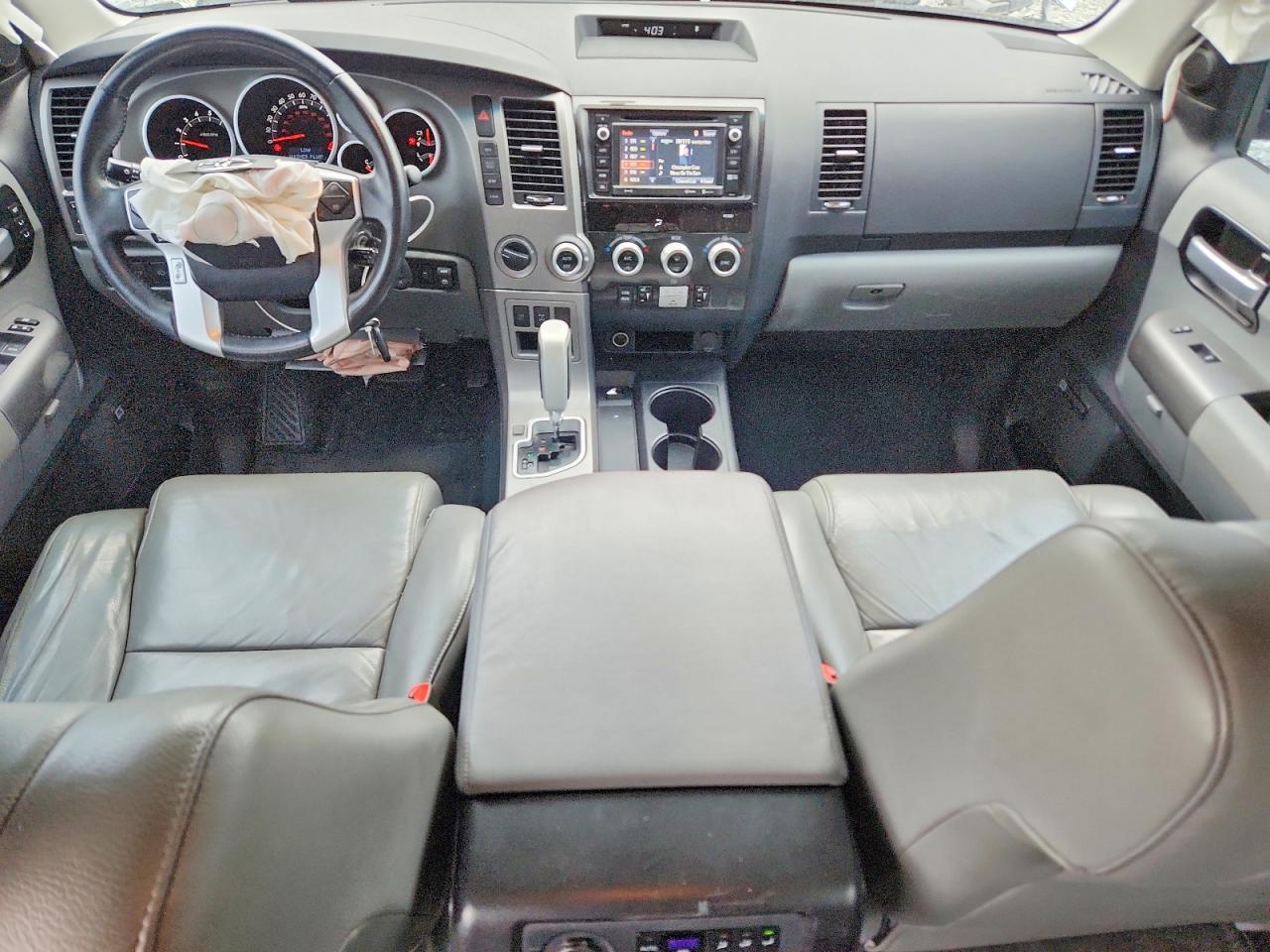 2016 TOYOTA Sequoia