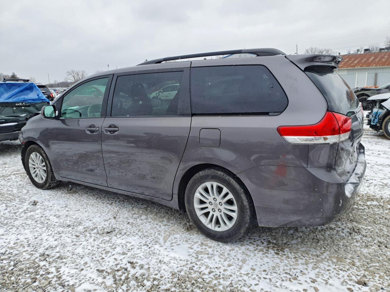 2013 TOYOTA SIENNA