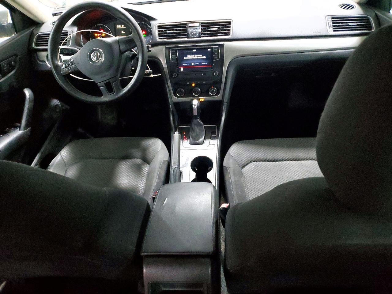 2013 VOLKSWAGEN Passat