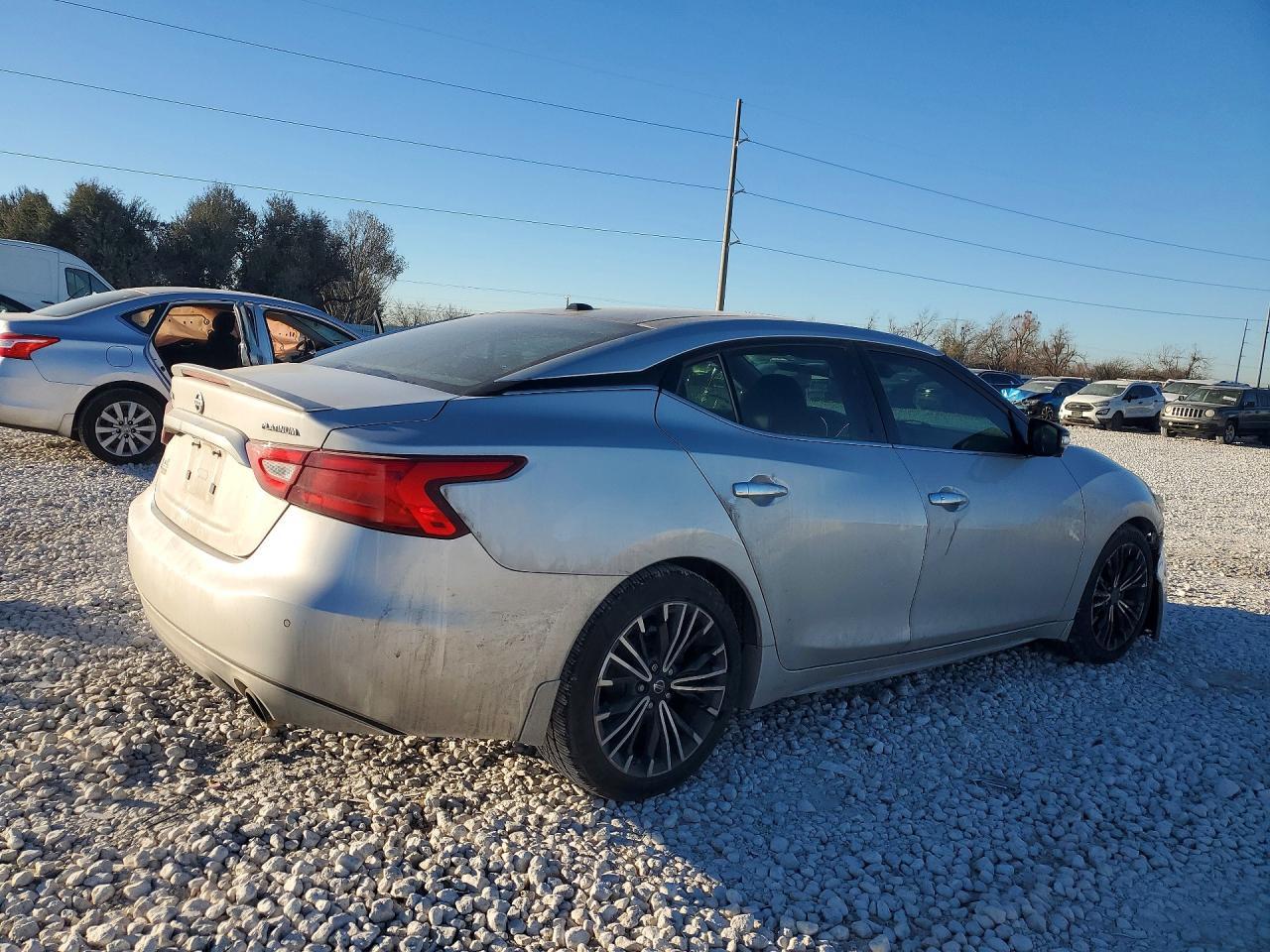 2017 NISSAN Maxima