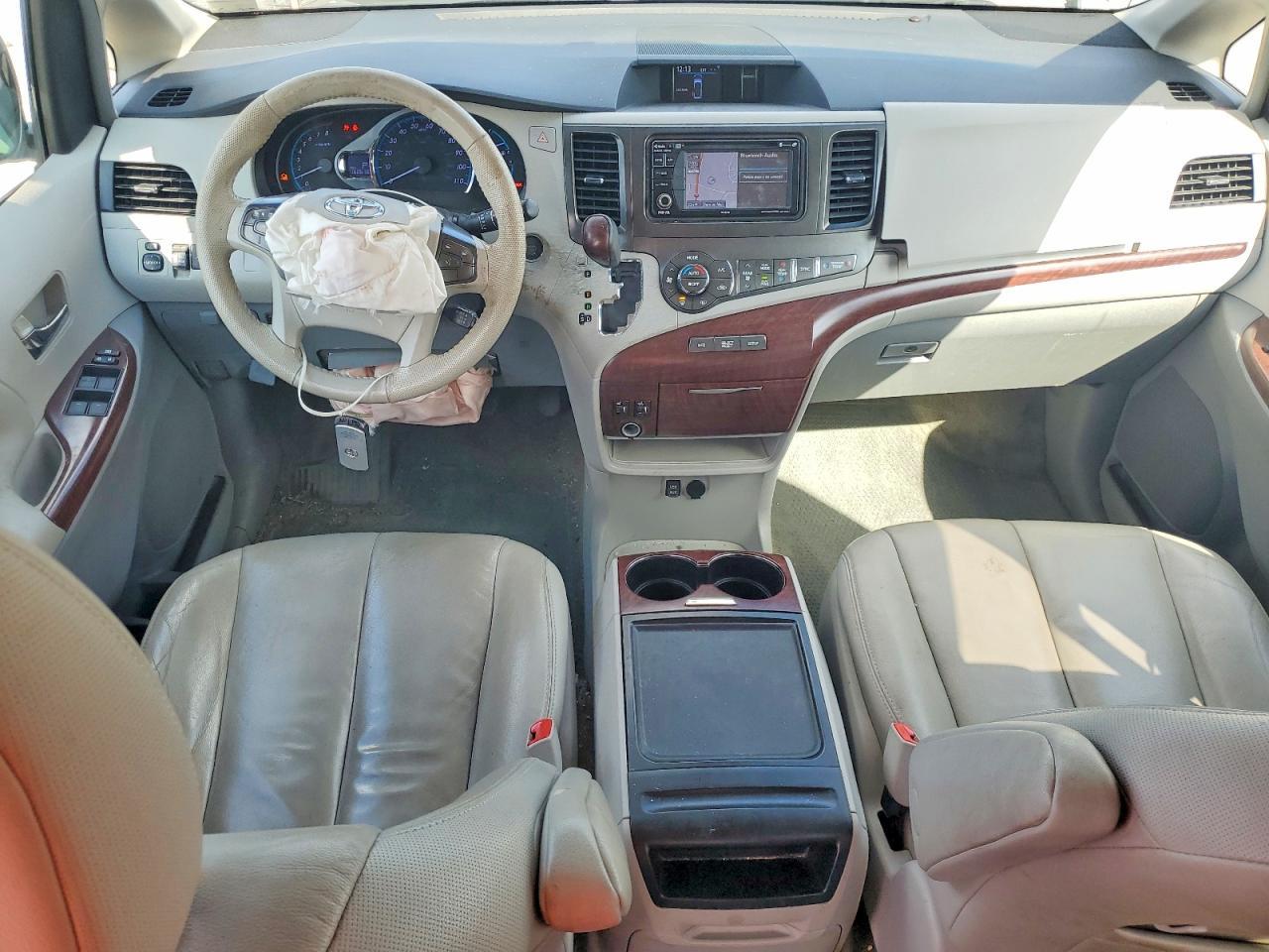 2014 TOYOTA SIENNA