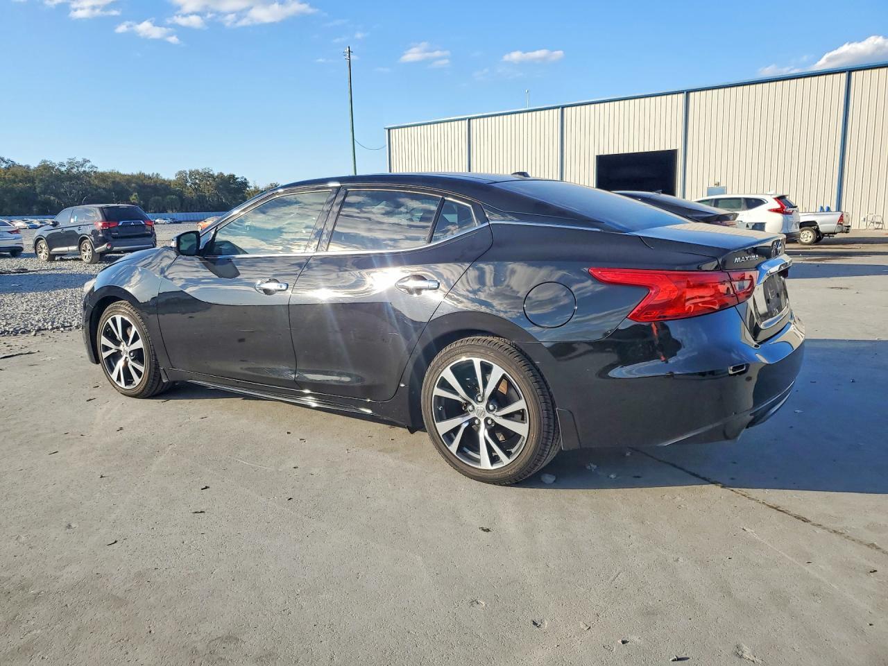 2017 NISSAN Maxima