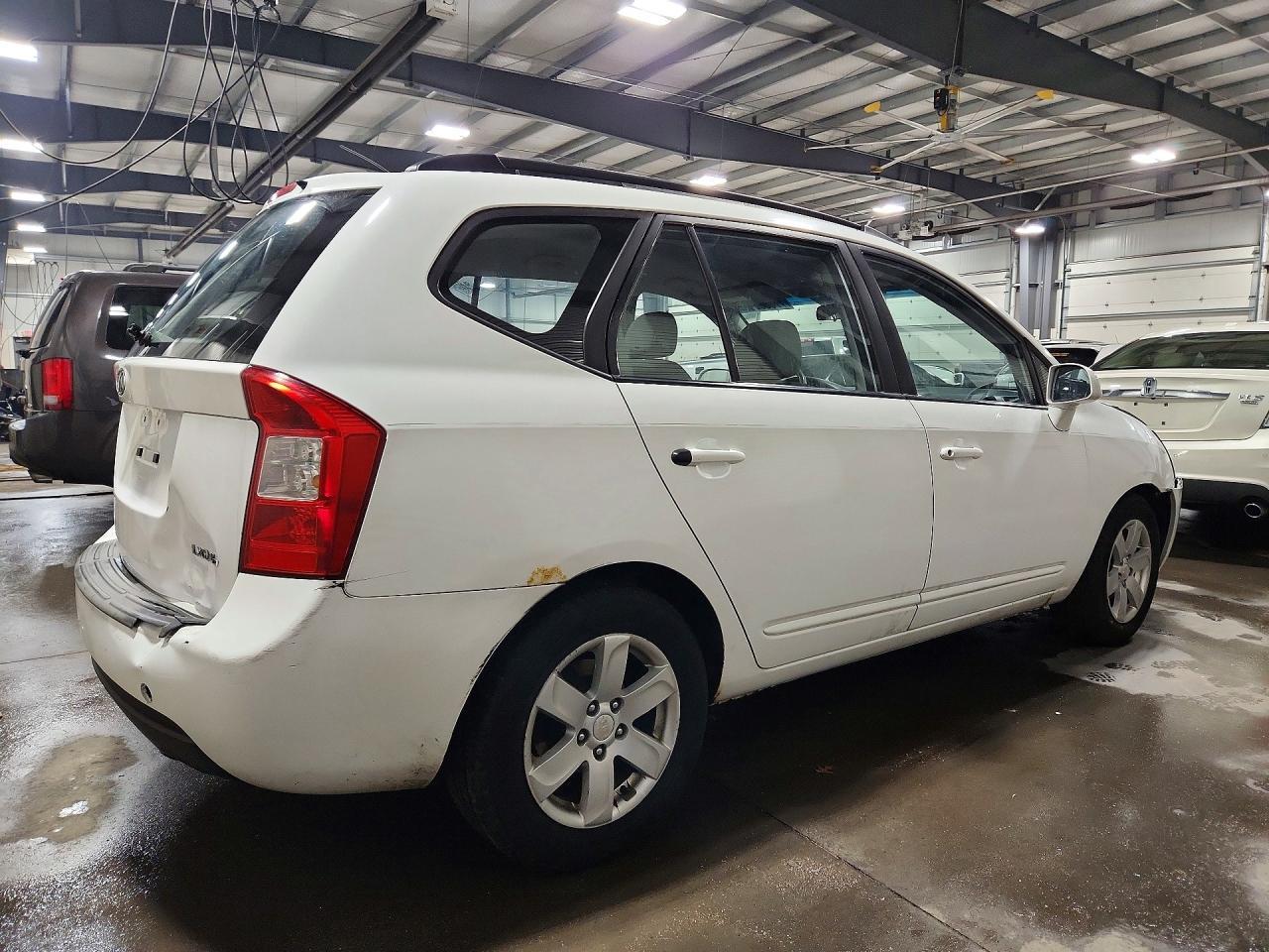 2008 KIA RONDO